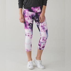 Lululemon Blooming Pixie Crops Size 6